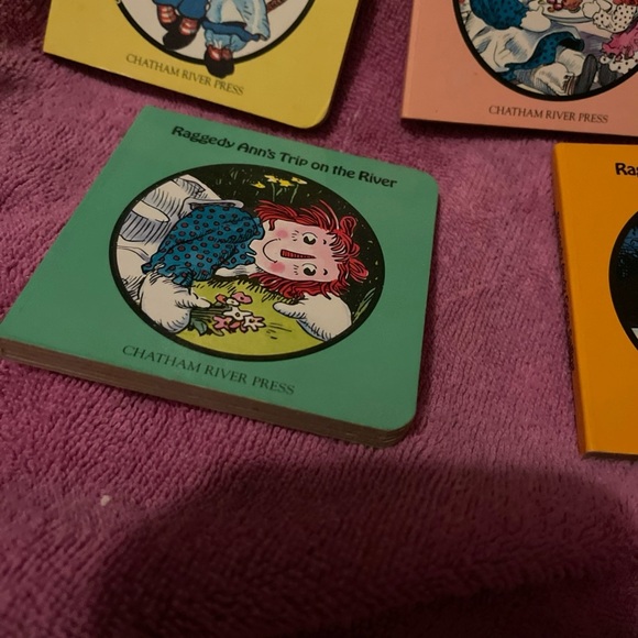 Classic Raggedy Ann and Andy Storybook Set - Picture 7 of 12